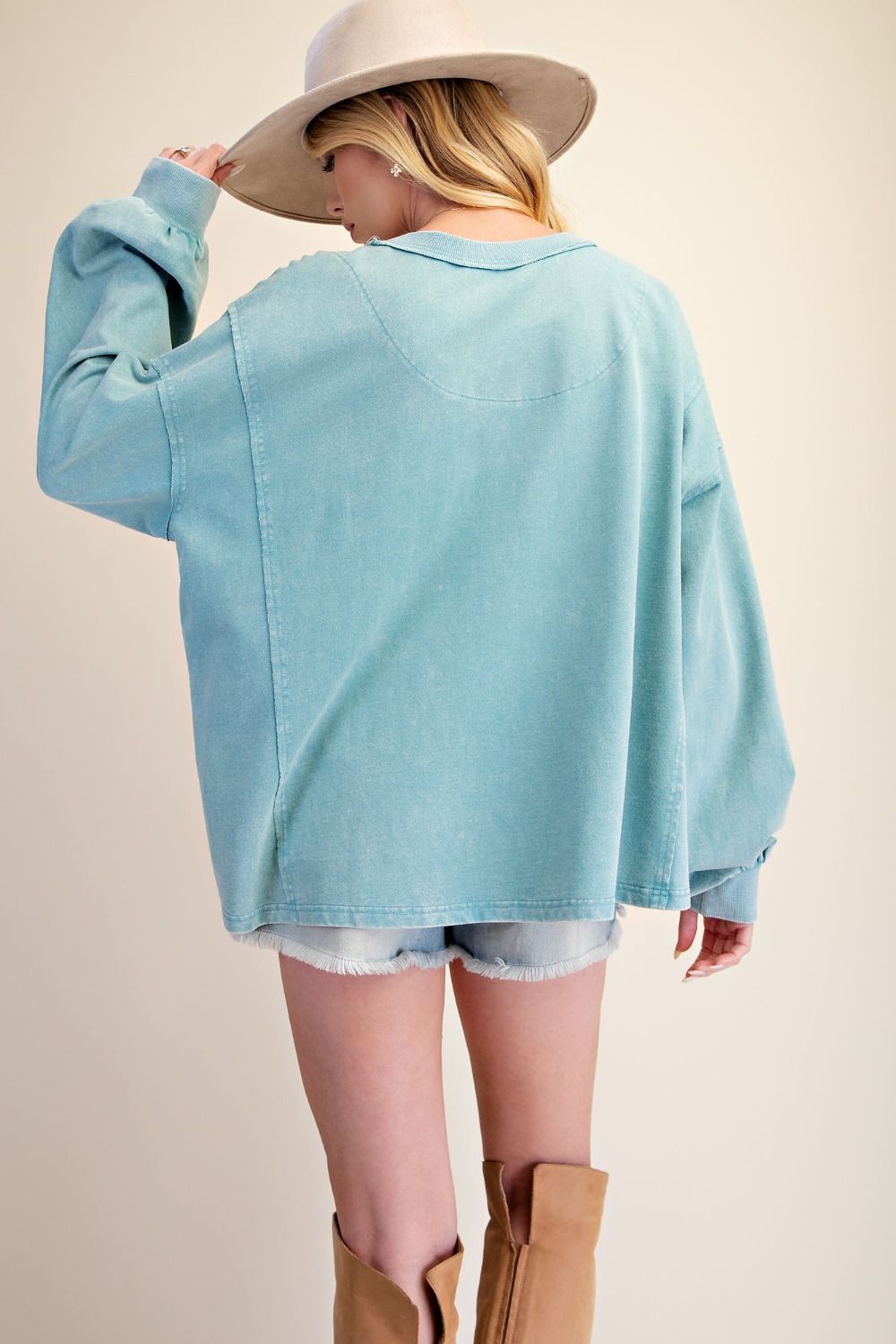 Easel Floral Patchwork Mineral Washed Pullover – Dusty Blue