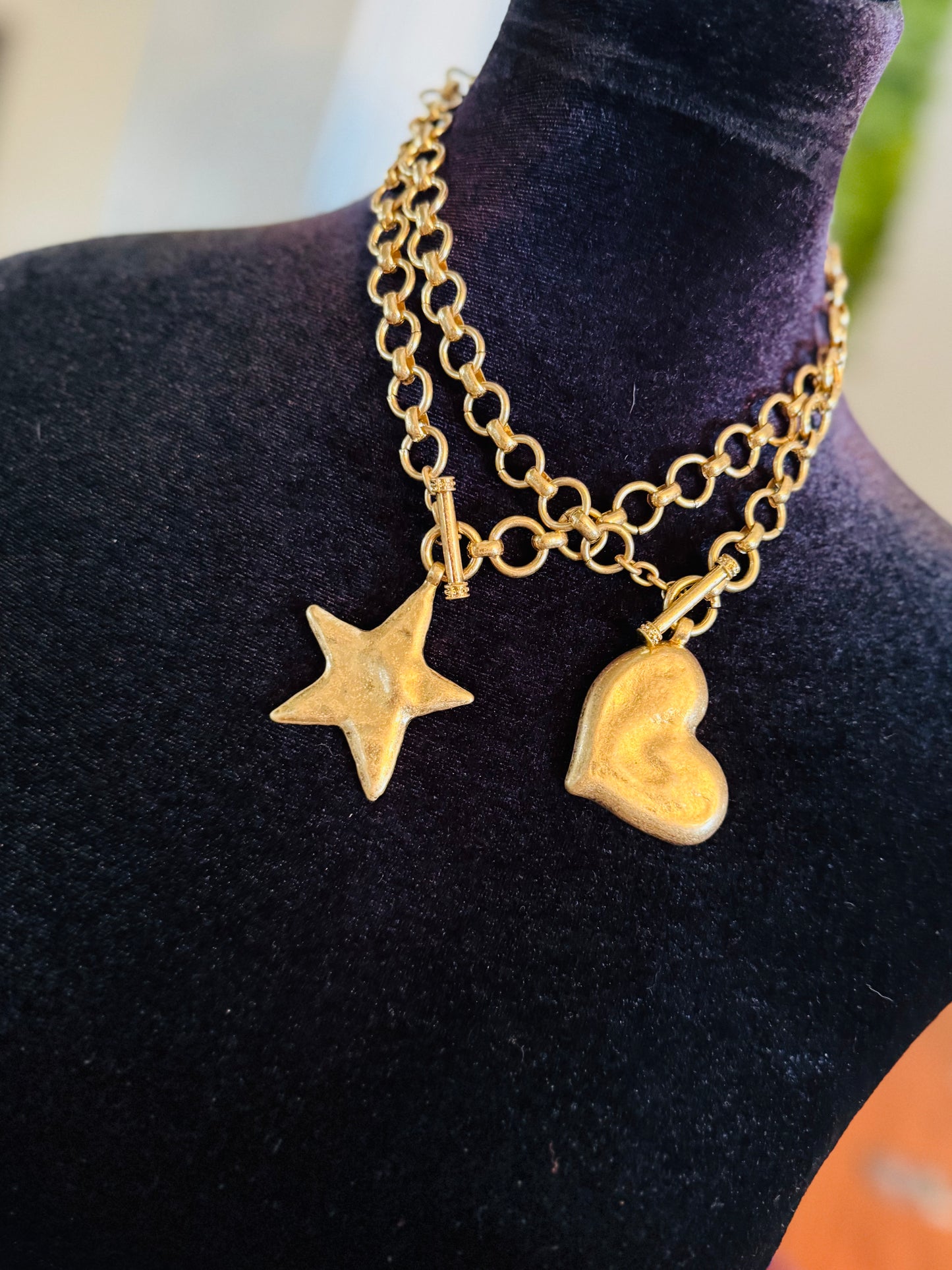 Viral Brush Gold Star Necklace