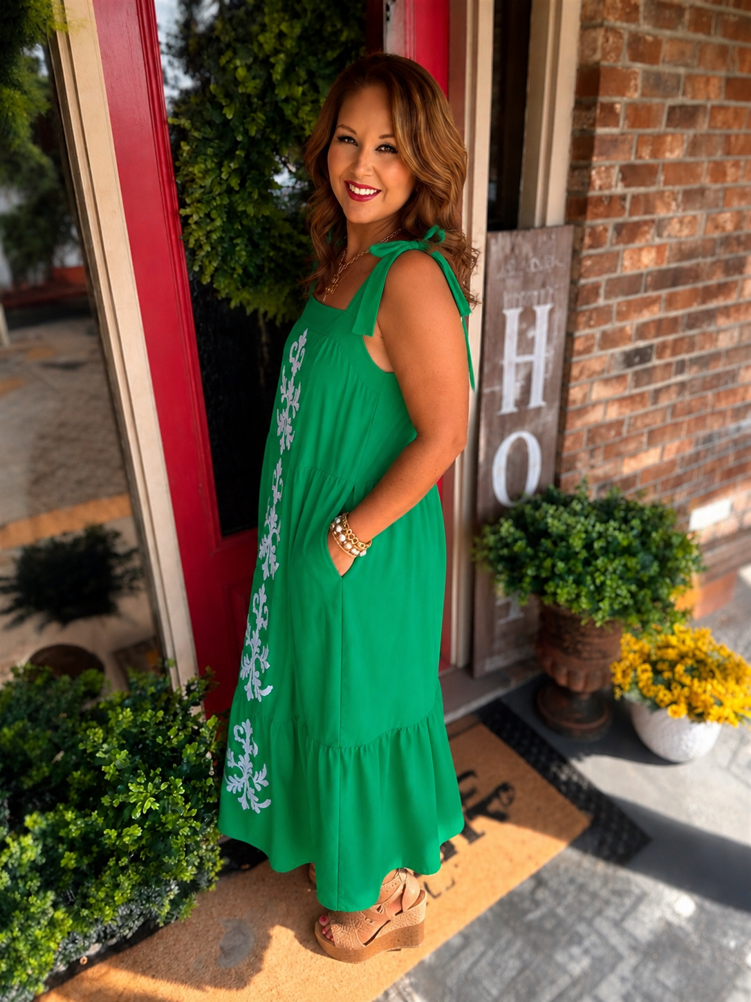 Entro Green Appliqué Midi Dress