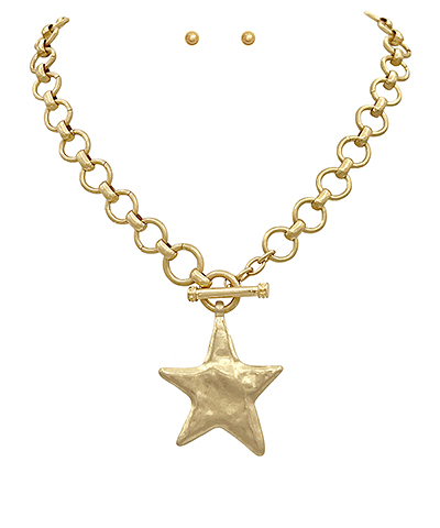 Viral Brush Gold Star Necklace