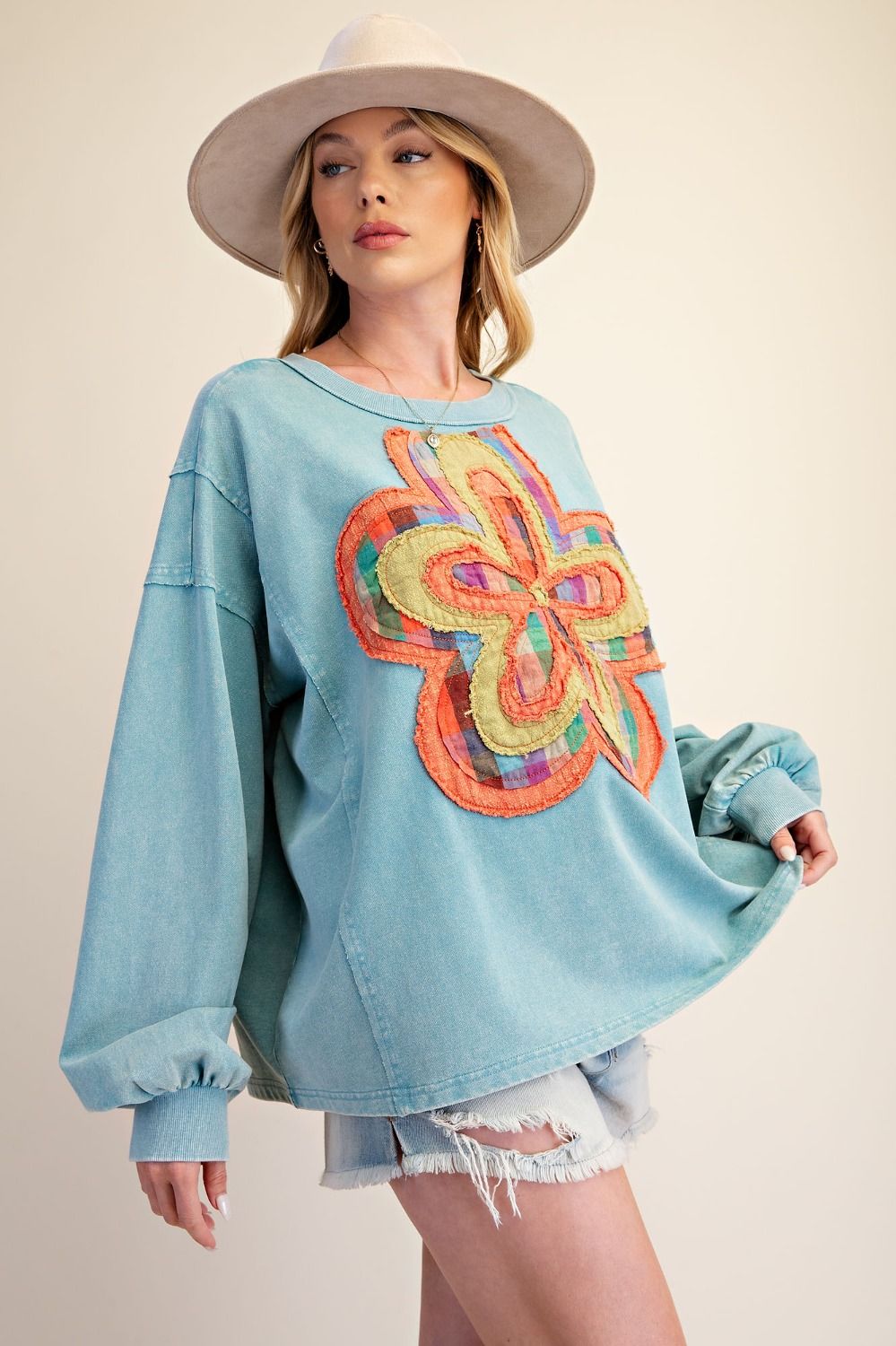 Easel Floral Patchwork Mineral Washed Pullover – Dusty Blue